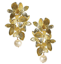 Load image into Gallery viewer, Limelight Pearl Earrings
